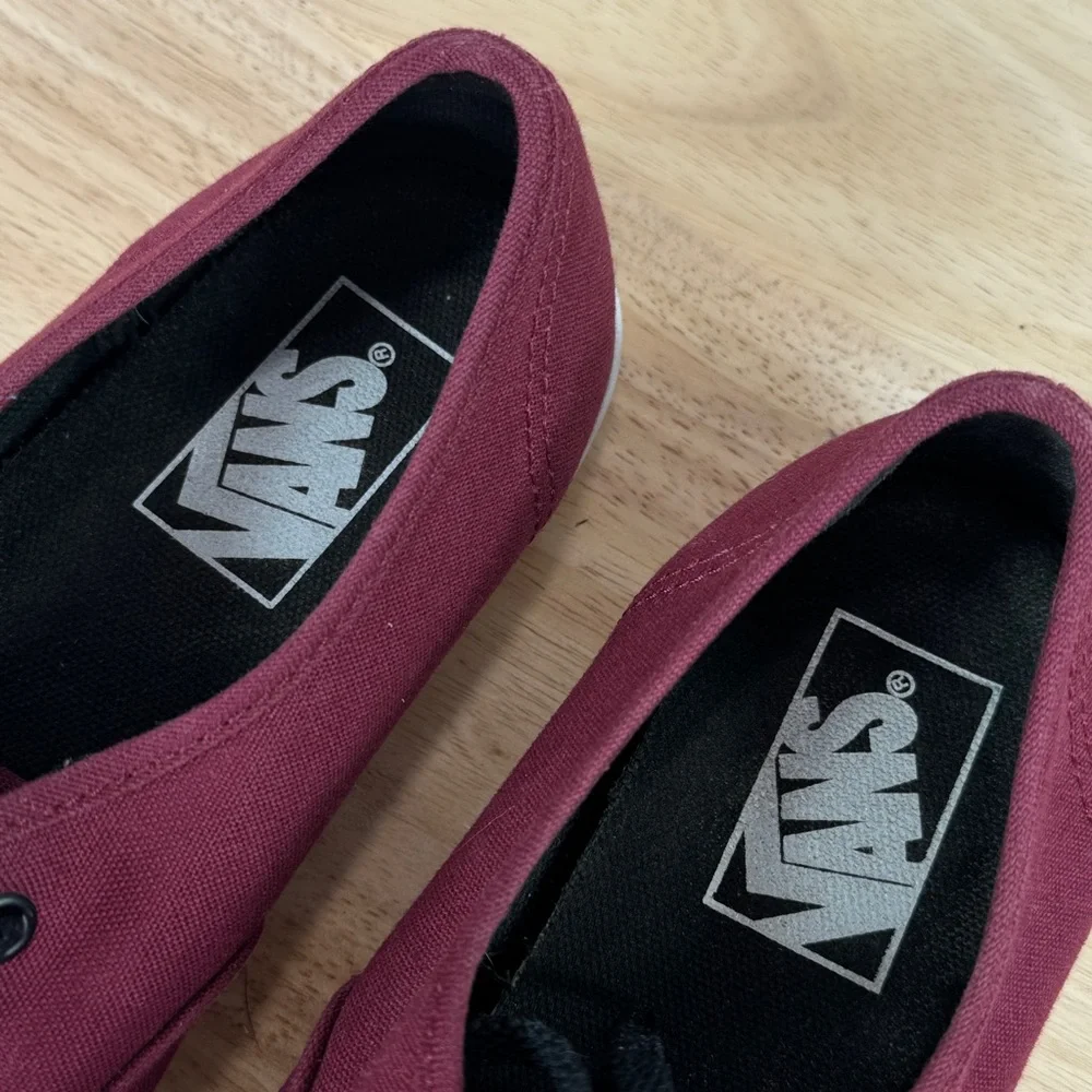 Van Authentic Canvas Low Top Lace Up Sneakers Burgundy Red 7.5 Women 6 Men‎